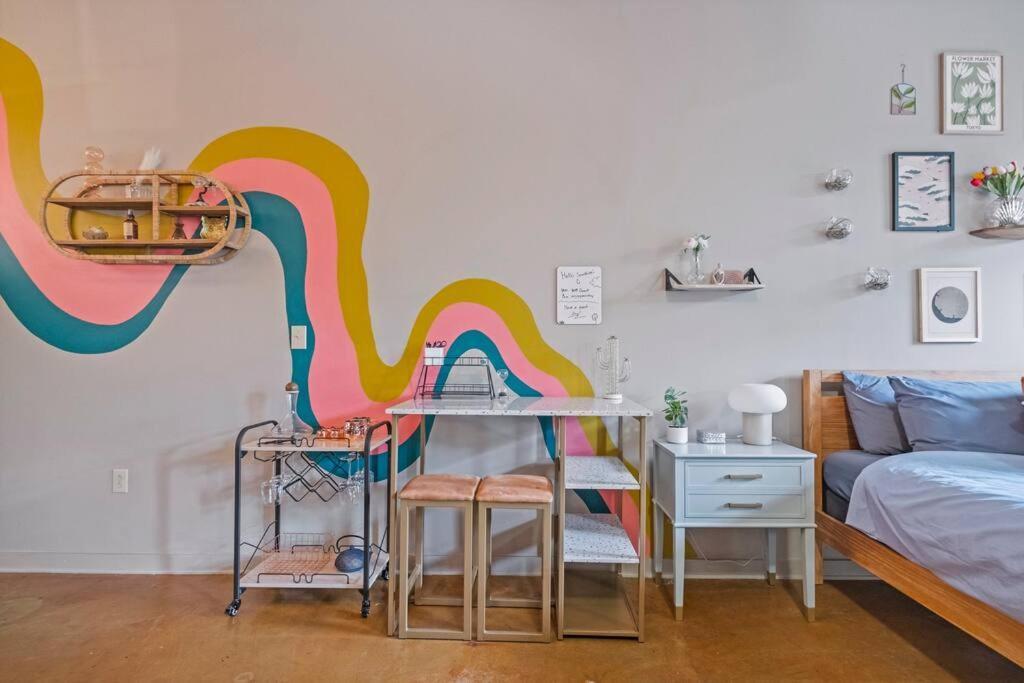 Apartment Fun & Eccentric + Uptown + Getaway + King *