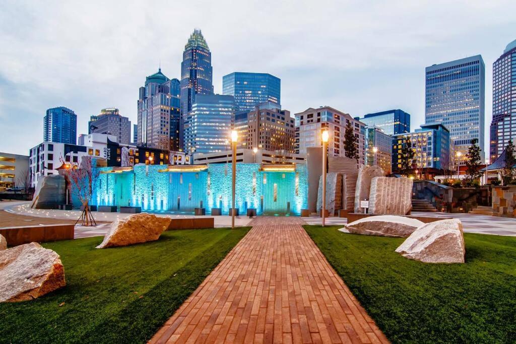 Fun & Eccentric + Uptown + Getaway + King Apartment